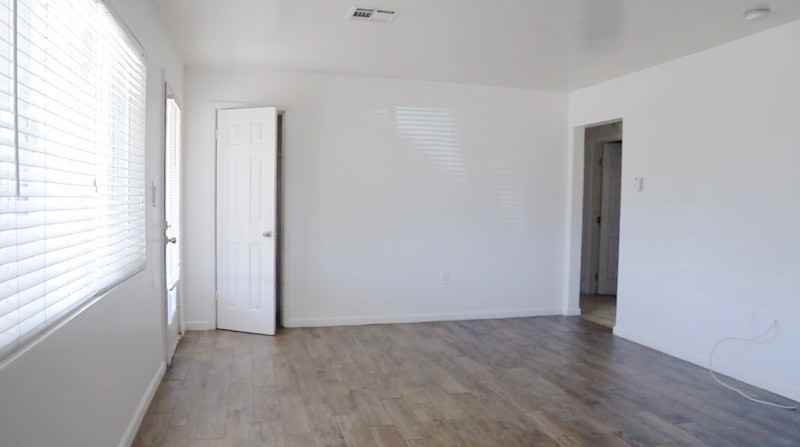 528 West 18th Street - Photo 3 of 11