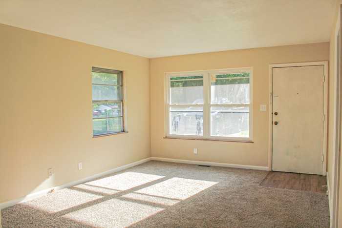 3468 North Dearborn Street - Photo 3 of 12