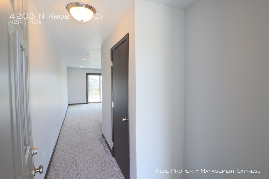 4203 N Knob Hill Ct - Photo 3 of 34