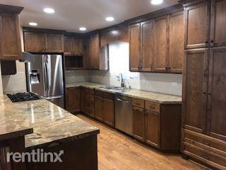 7658 Denver Ave - Photo 2 of 6