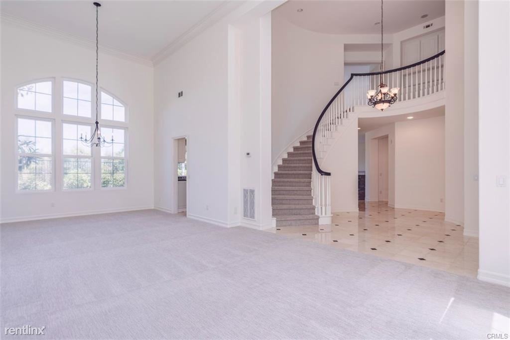 7 Bridgeport Rd - Photo 3 of 10