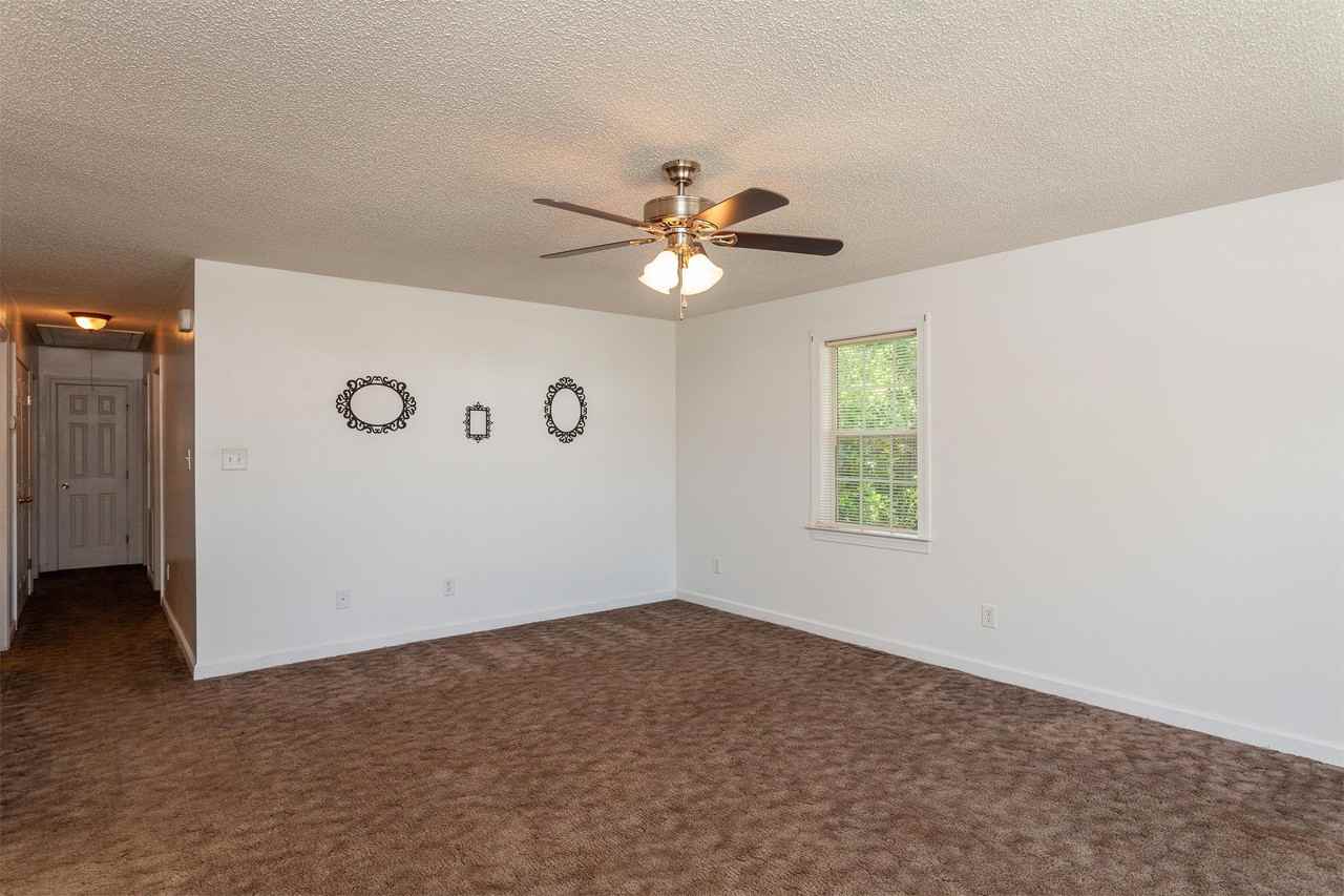 813 Dunbar St - Photo 2 of 24