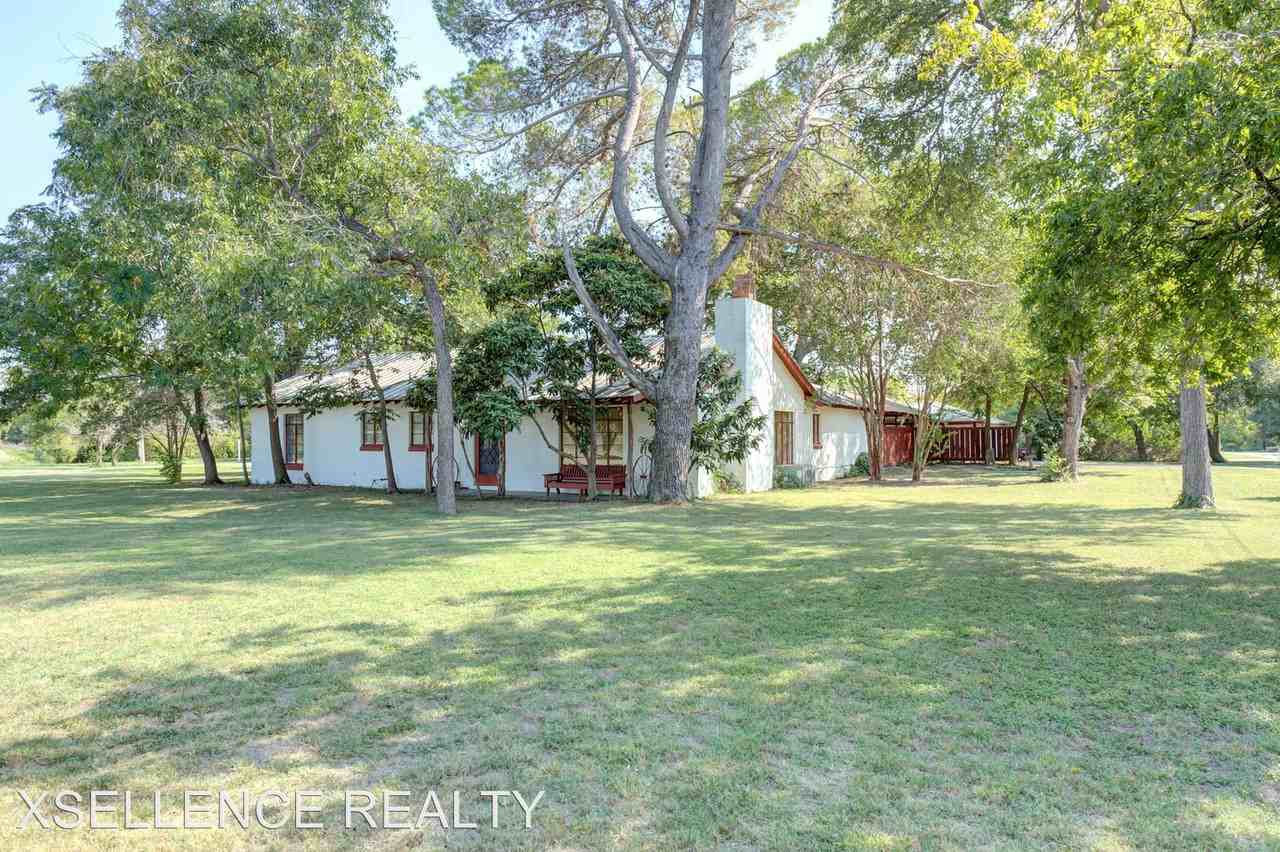 1706 E. Pyron - Photo 2 of 15