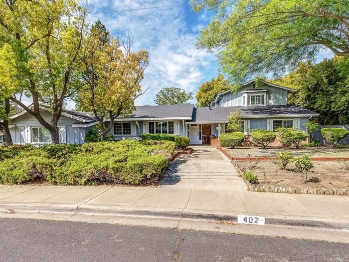 402 Fenway Drive - Photo 2 of 27