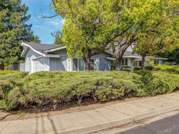 402 Fenway Drive - Photo 3 of 27