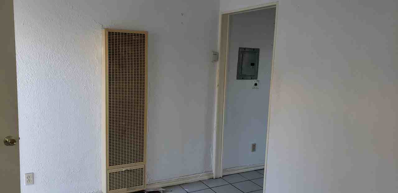 704 Campbell - Photo 3 of 6