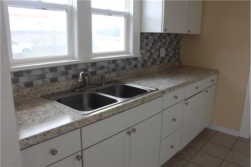 118 Woodridge Dr - Photo 2 of 11