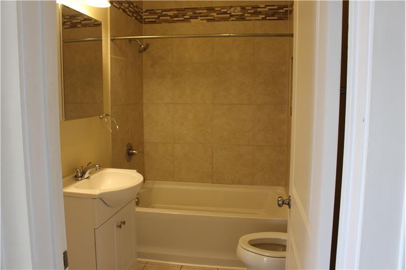 118 Woodridge Dr - Photo 3 of 11