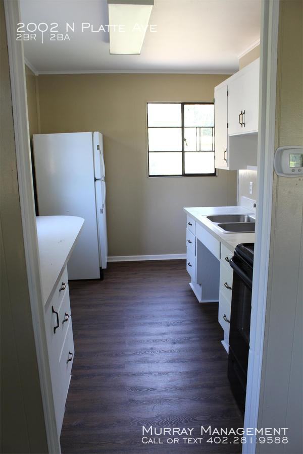 2002 N Platte Ave - Photo 3 of 29
