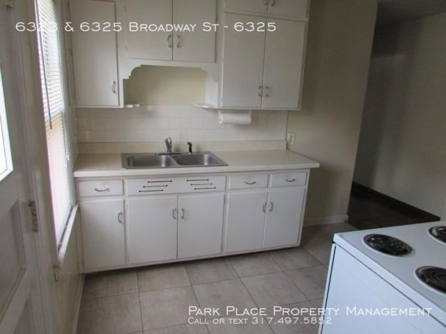 6323 & 6325 Broadway St - Photo 3 of 5