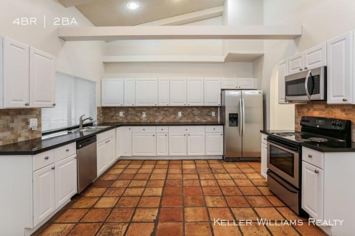 9241 Nw 17th St - Photo 3 of 9