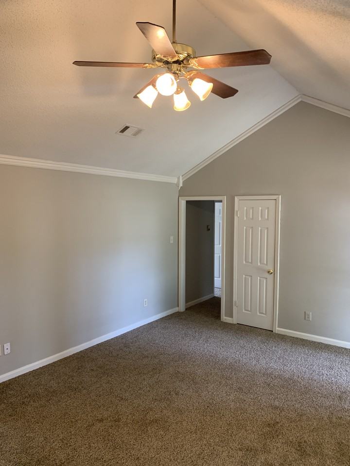 6030 Chadwell Rd - Photo 3 of 16