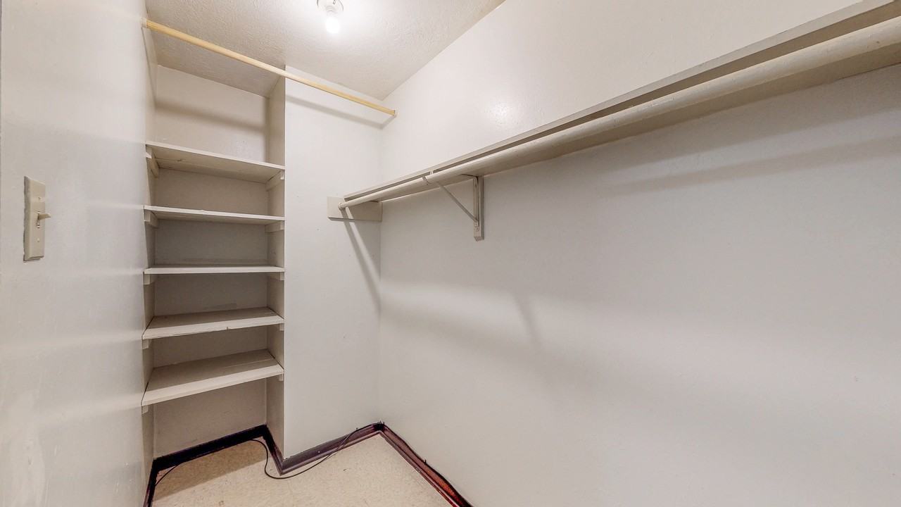 725 Peppertree Dr - Photo 4 of 9