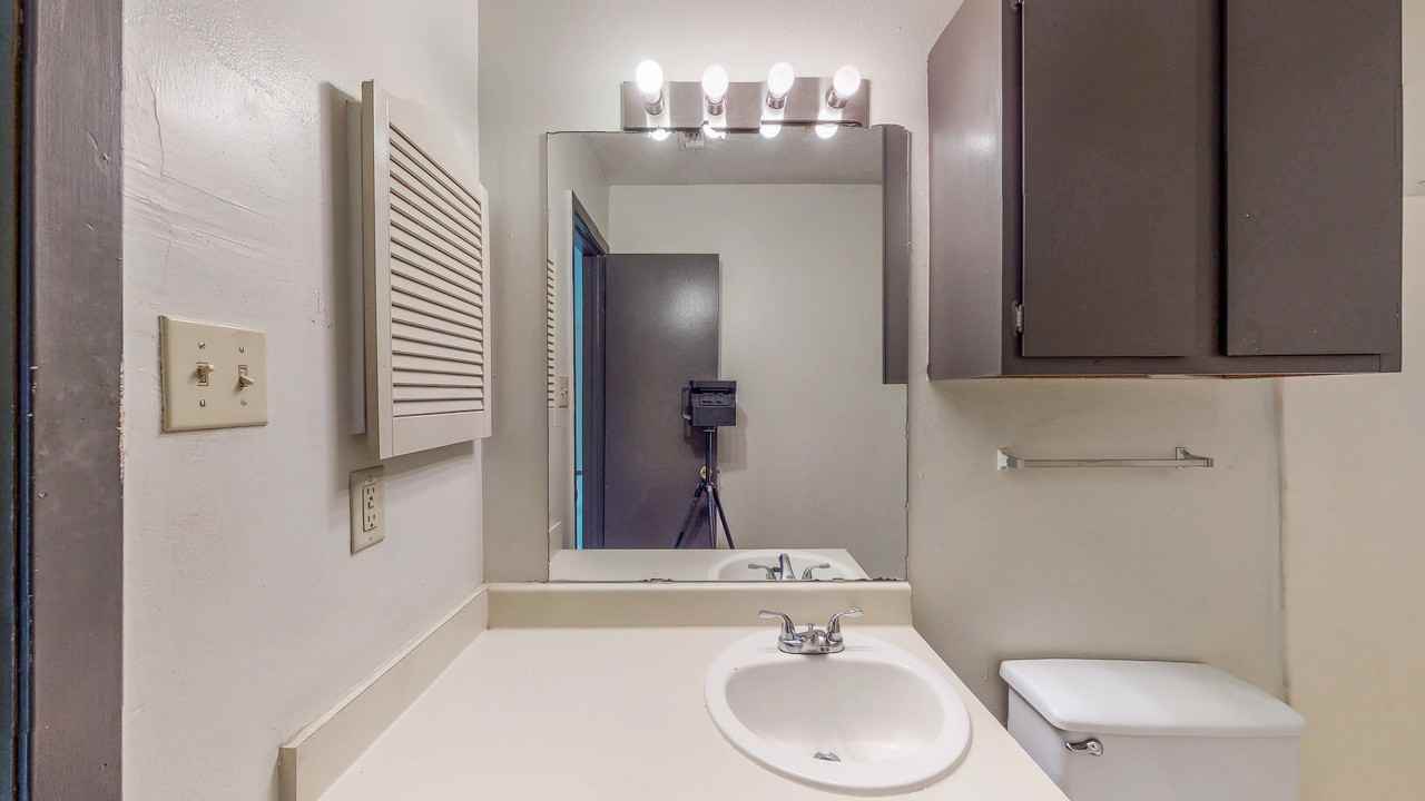 725 Peppertree Dr - Photo 6 of 9