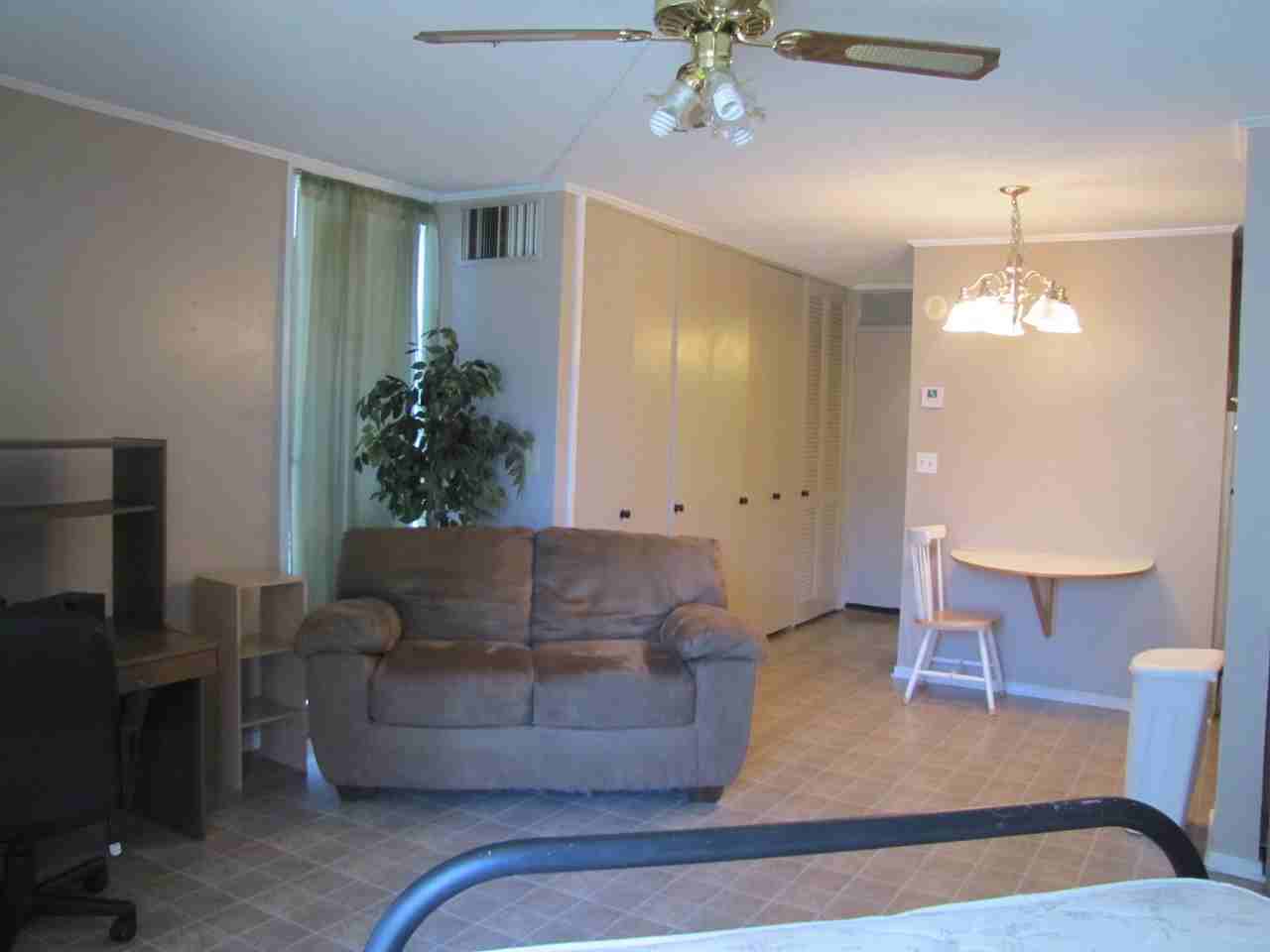 1050 Seacliff Dr N - Photo 3 of 9