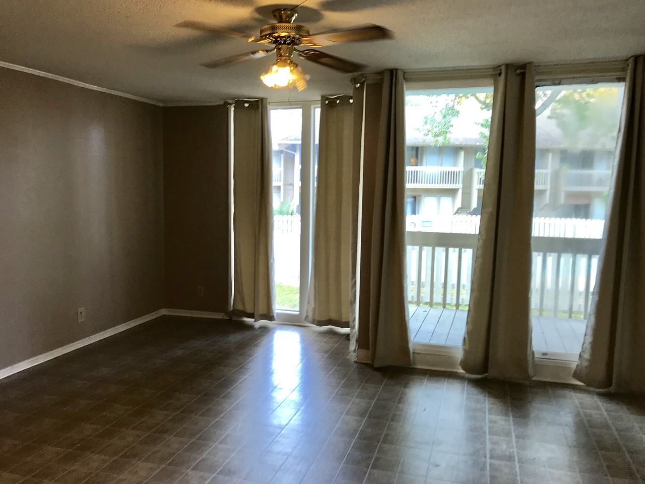 1050 Seacliff Dr N - Photo 6 of 9