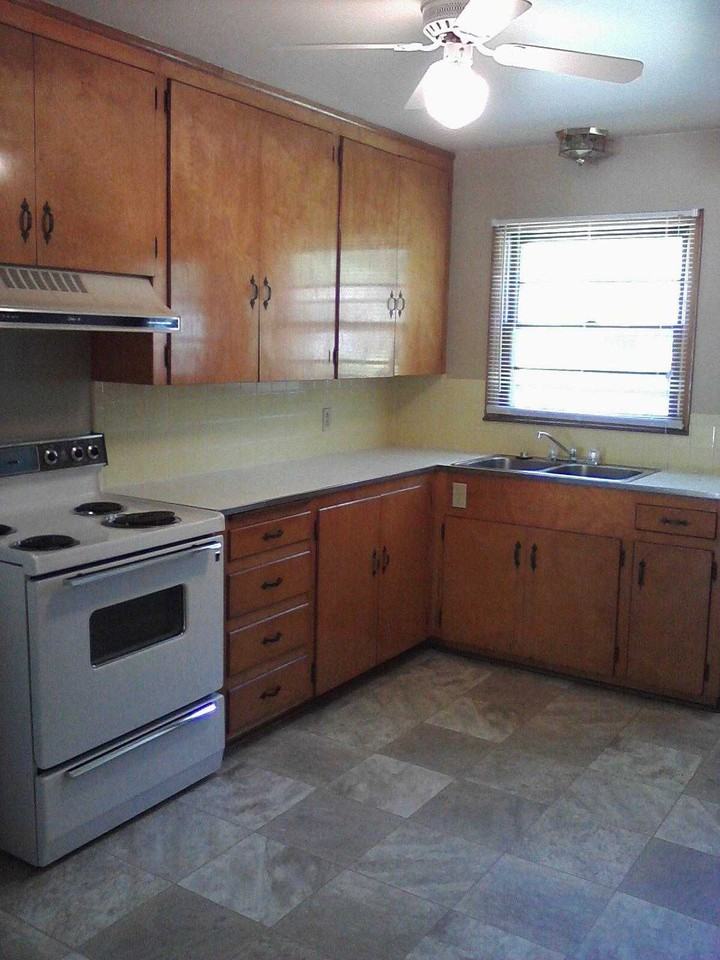 604 1/2 1/2 Se 5th St - Photo 2 of 3