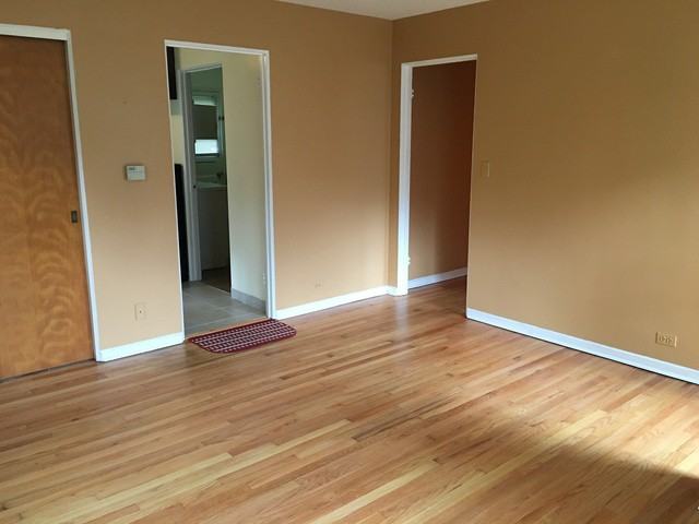 32 E Washington Ave #R - Photo 3 of 14