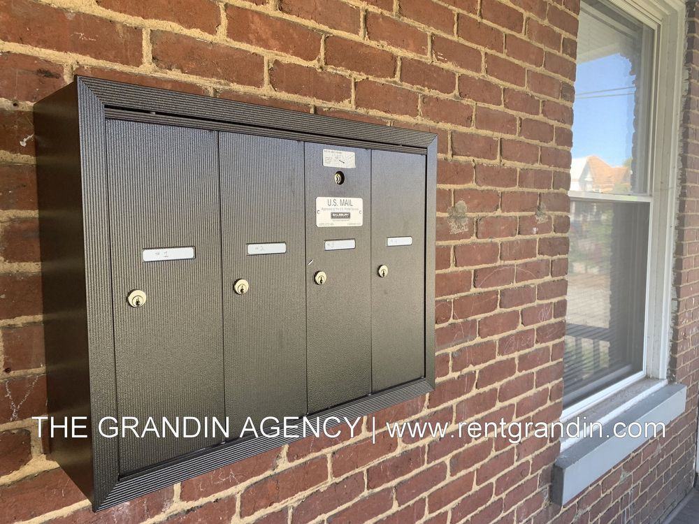 1334 Chapman Avenue Southwest - 2 - Photo 3 of 34