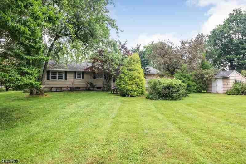 385 Harlingen Rd - Photo 3 of 20