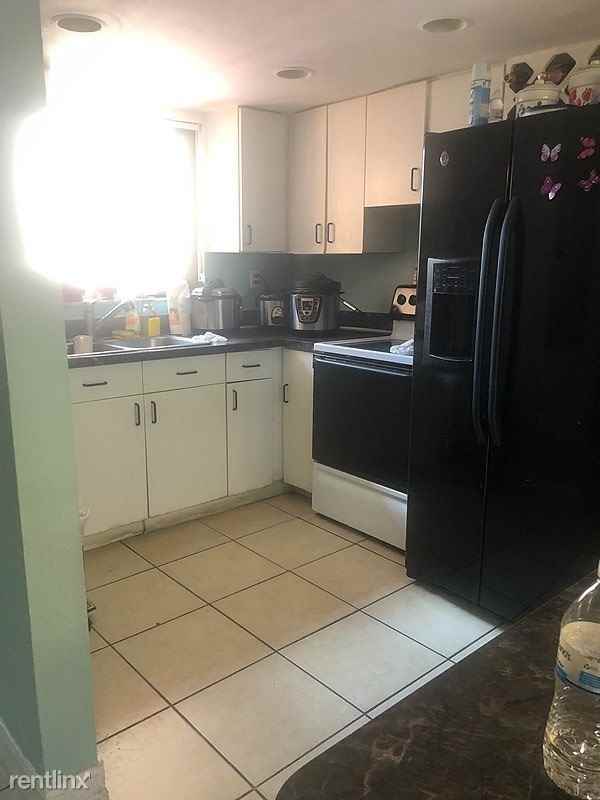 1139 West 44th Street - Photo 3 of 10