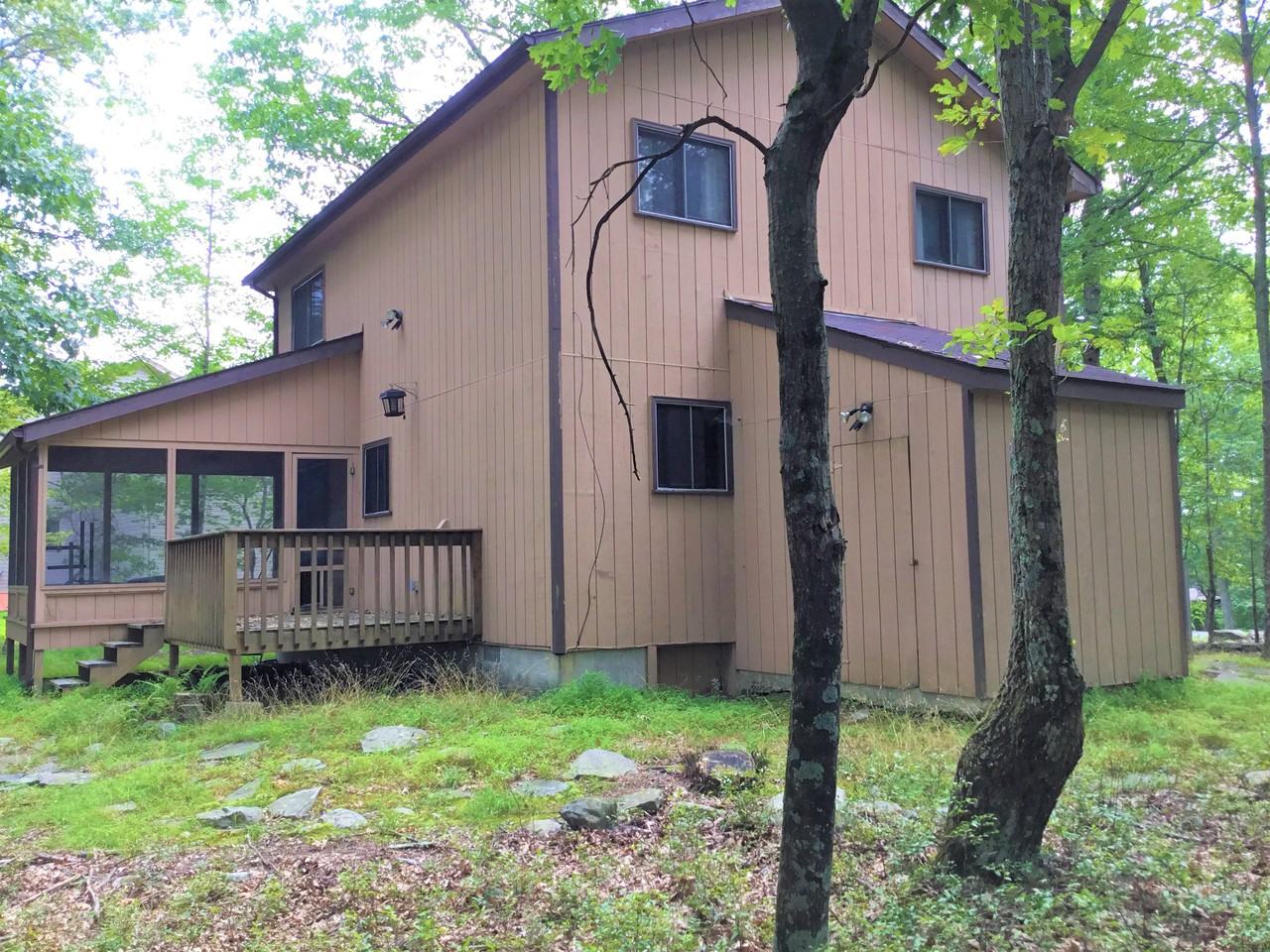 224 Hobbit Drive - Photo 2 of 8