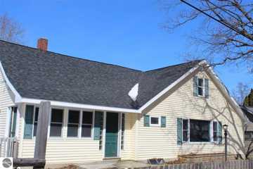 1447 E River Rd Traverse City Mi 49696 4 Bedroom House For Rent