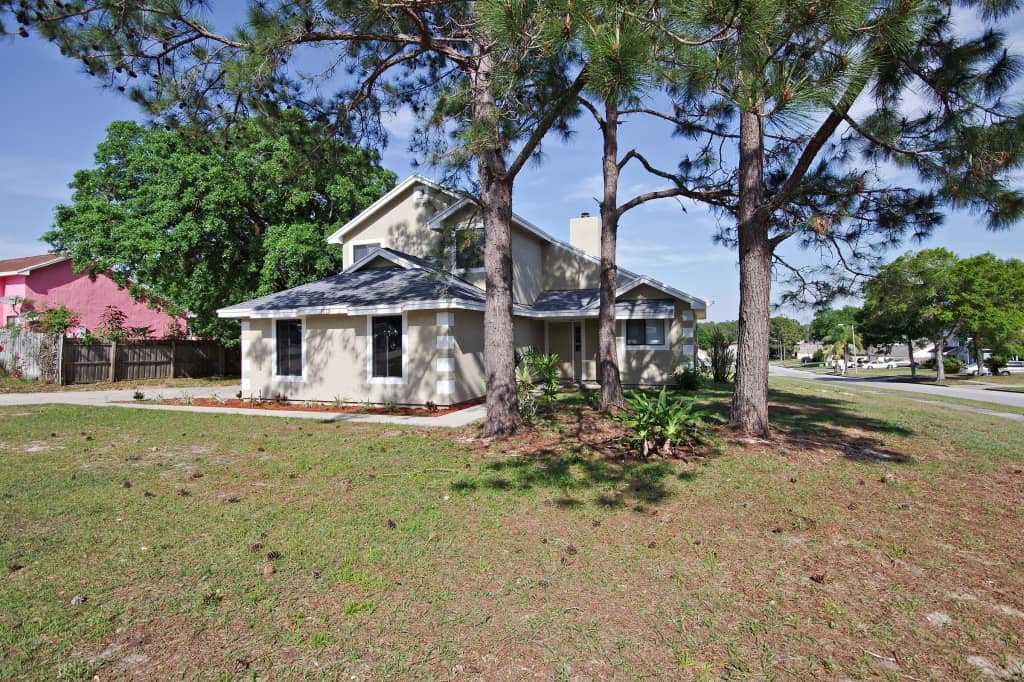 3009 Queens Gate Rd - Photo 2 of 20