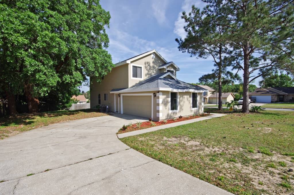 3009 Queens Gate Rd - Photo 3 of 20