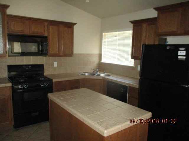 1849 Shreya - Photo 2 of 16