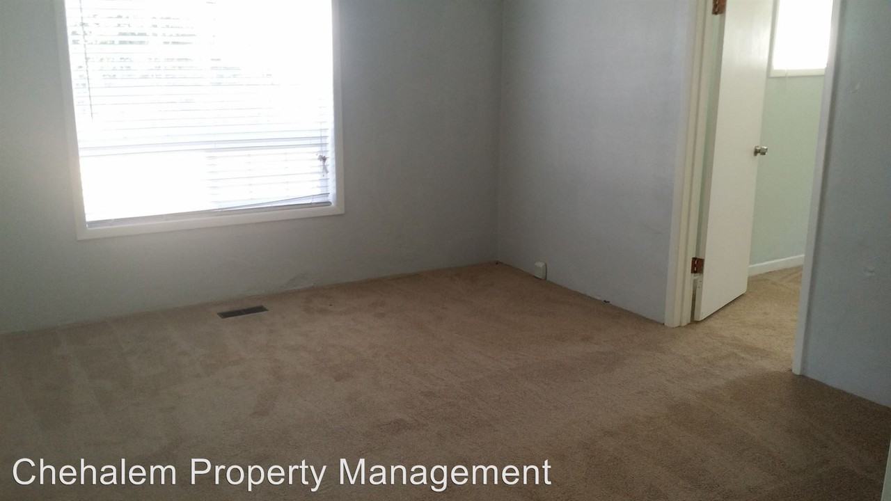 314 S. Chehalem St. - Photo 3 of 8