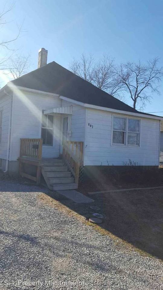 807 East Park - Photo 2 of 11