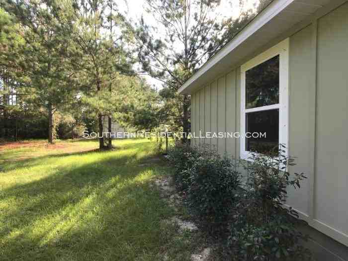 4700 Thoroughbred Dr - Photo 2 of 18