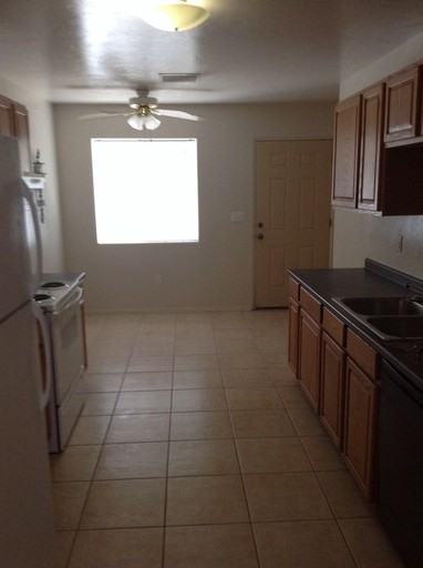 1822 N Dragoon St - Photo 2 of 7