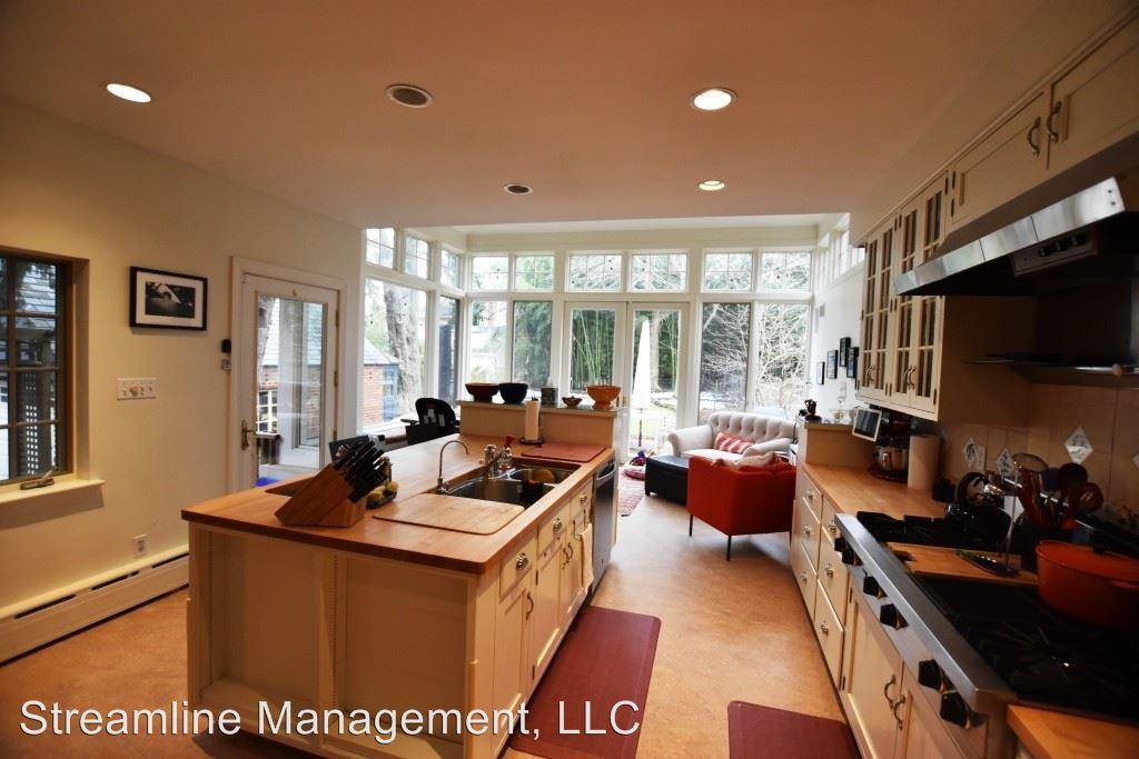 1220 Noyes Dr - Photo 2 of 30