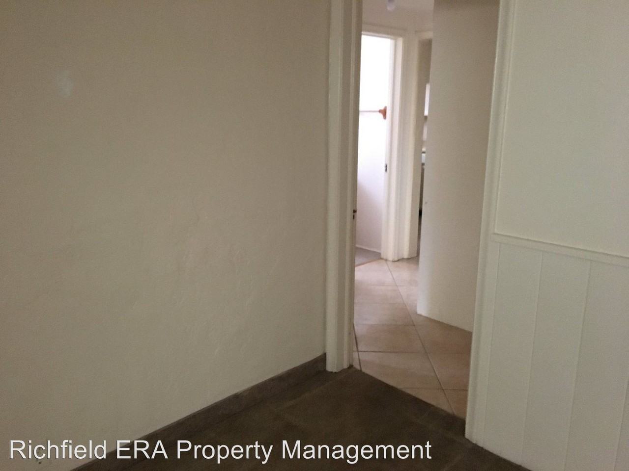 136 N 300 West St - Photo 2 of 11