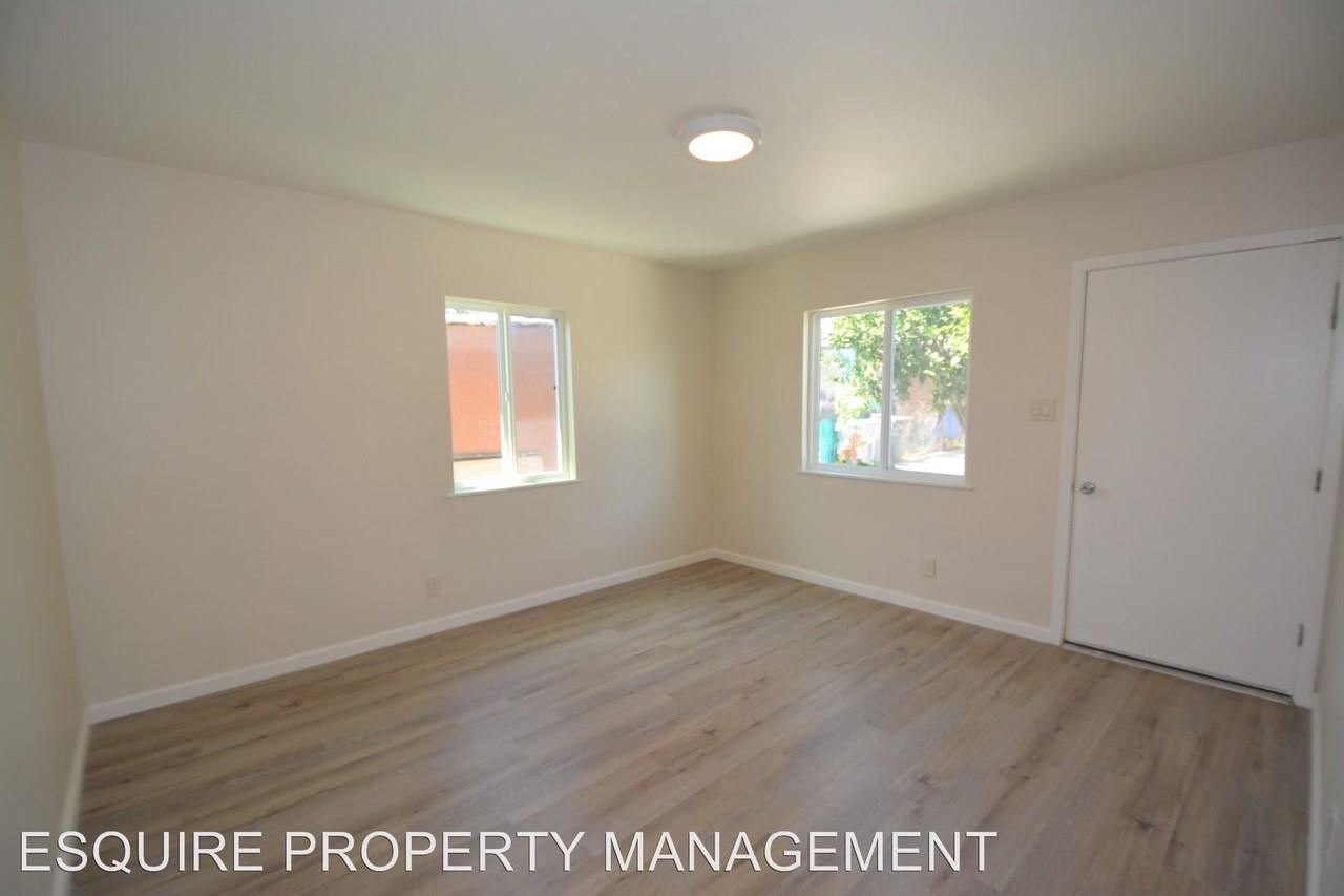 406 1/2 1/2 N. Roosevelt Ave - Photo 2 of 9