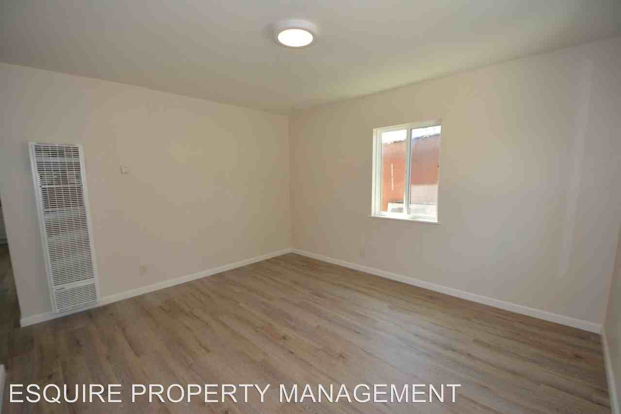 406 1/2 1/2 N. Roosevelt Ave - Photo 3 of 9