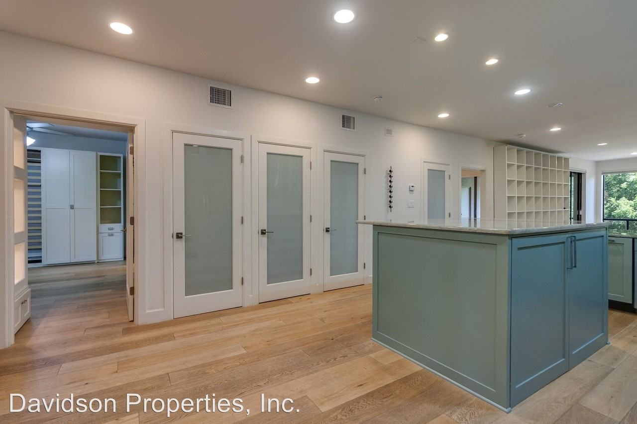 701 N St Mary'S St #21 - Photo 2 of 23