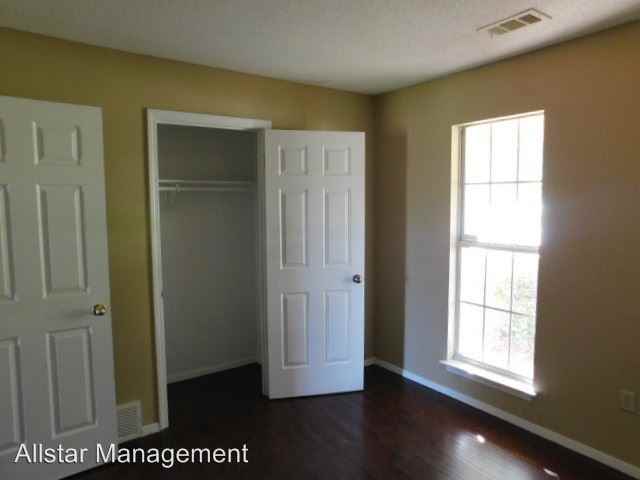 4238 Highgate - Photo 3 of 27