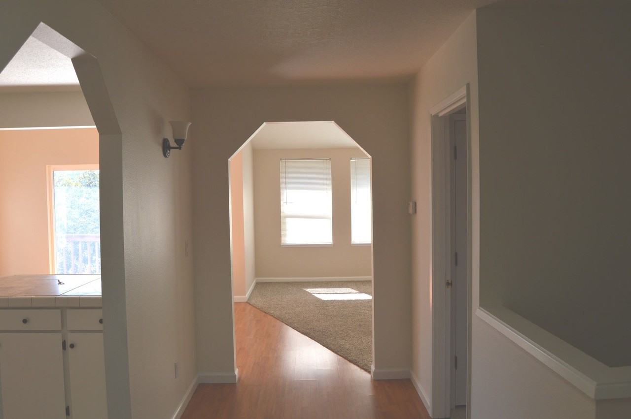 4185 Imperial Dr - Photo 3 of 21