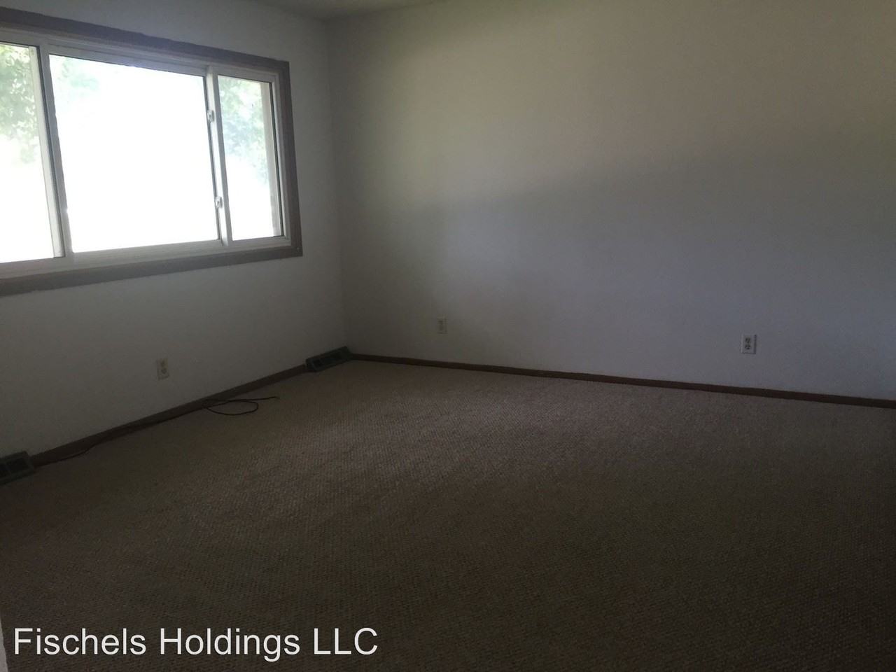 1126 Beech St - Photo 2 of 7