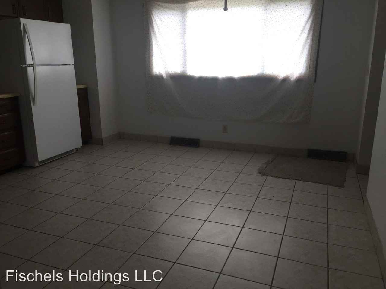 1126 Beech St - Photo 3 of 7