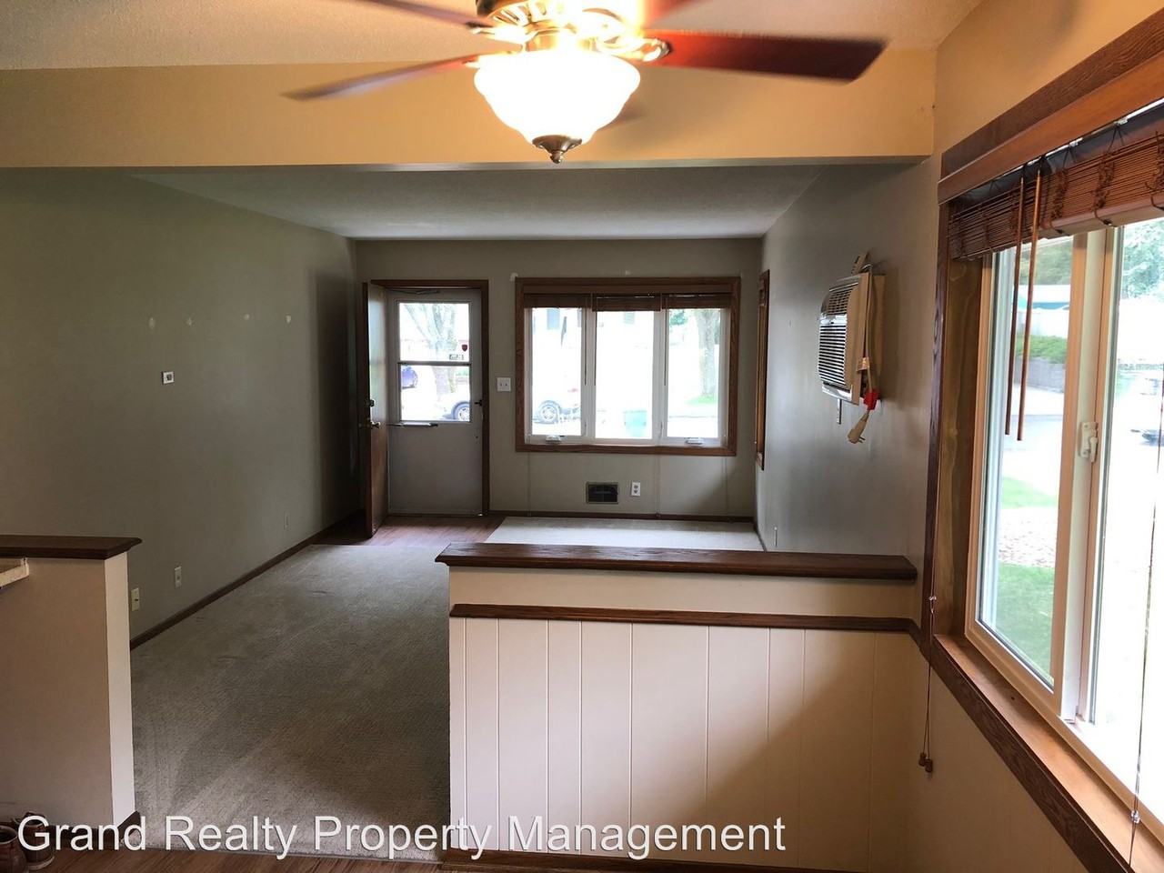 1677-1679 Leone Ave E - Photo 3 of 22