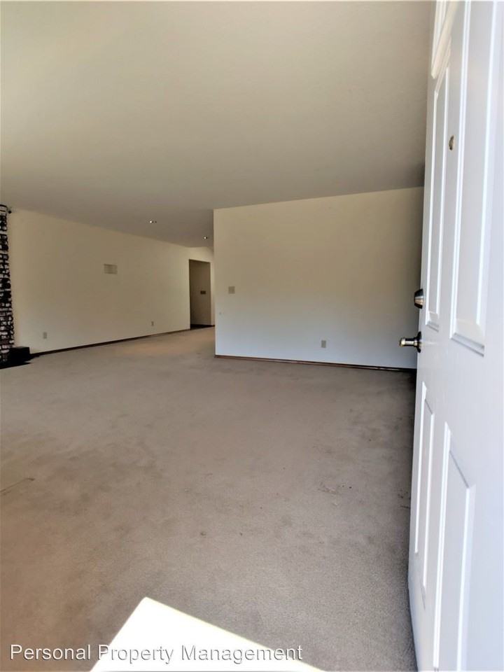 6112 Kansas St - Photo 2 of 24