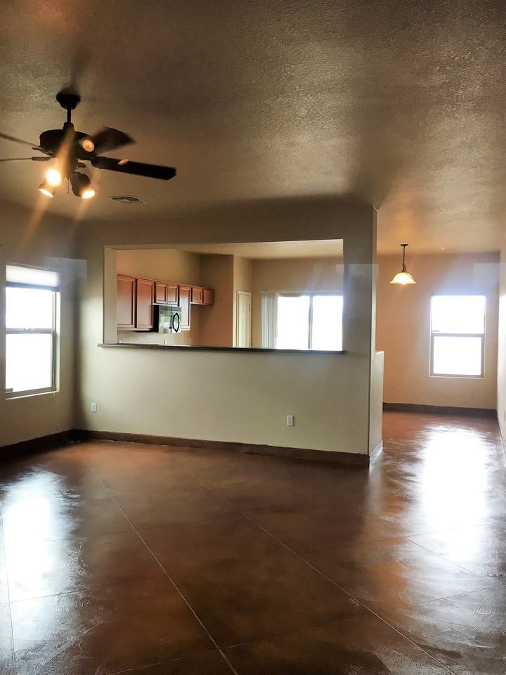 20864 E Founders Rd - Photo 3 of 26