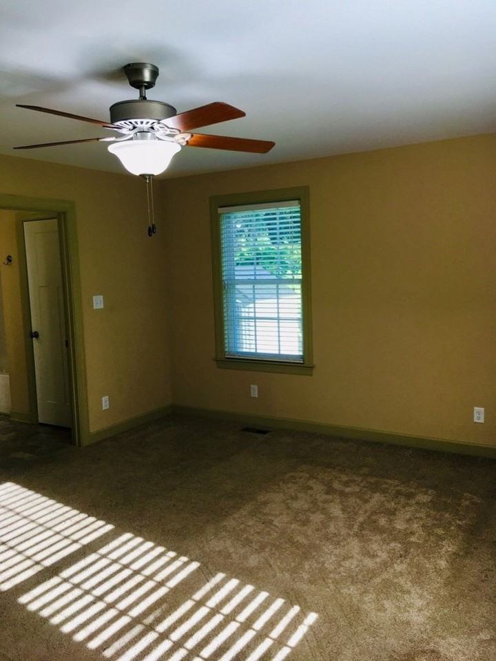 824 W Queen Street - Photo 3 of 23