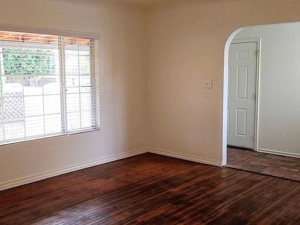 4053 42nd St - Photo 2 of 9