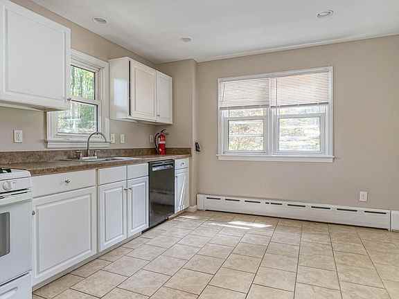 82 S School St - Photo 3 of 7