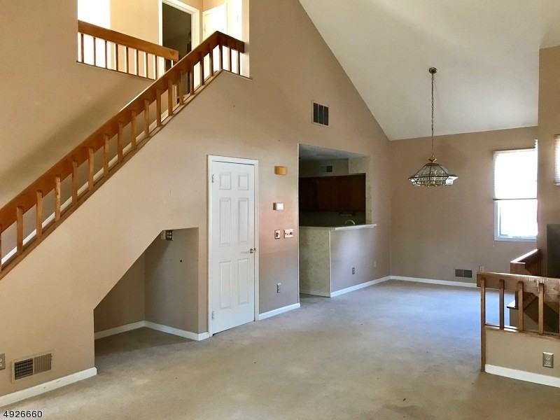 13 Stone House Ct - Photo 2 of 8